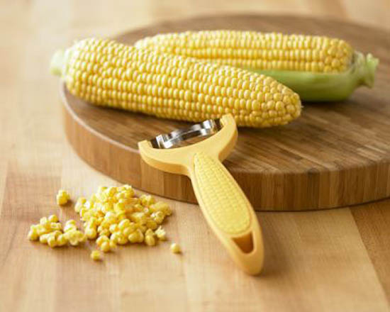 Trong c&aacute;ch l&agrave;m ng&ocirc; chi&ecirc;n n&ecirc;n d&ugrave;ng ng&ocirc; ngọt để m&oacute;n ăn thơm ngon hơn