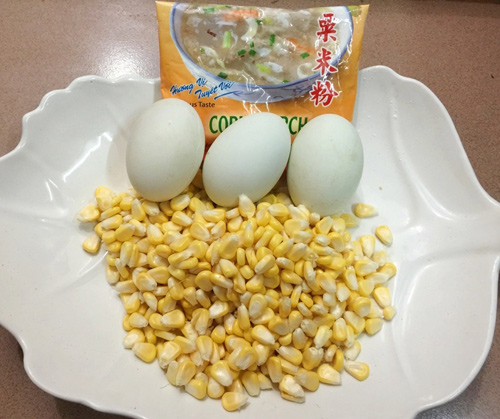 C&aacute;c nguy&ecirc;n liệu cơ bản trong c&aacute;ch l&agrave;m ng&ocirc; chi&ecirc;n trứng muối