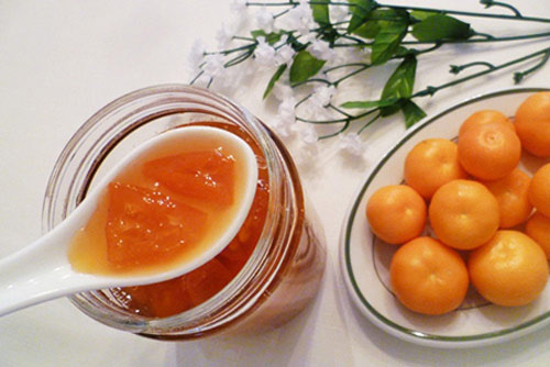 Quất ng&acirc;m mật ong kh&ocirc;ng những gi&uacute;p trị ho m&agrave; c&ograve;n l&agrave; thức uống giải kh&aacute;t