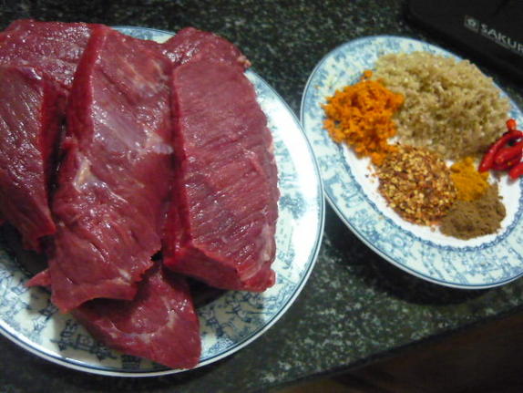 Những nguy&ecirc;n liệu trong c&aacute;ch l&agrave;m thịt b&ograve; kh&ocirc; thơm ngon bằng l&ograve; vi s&oacute;ng