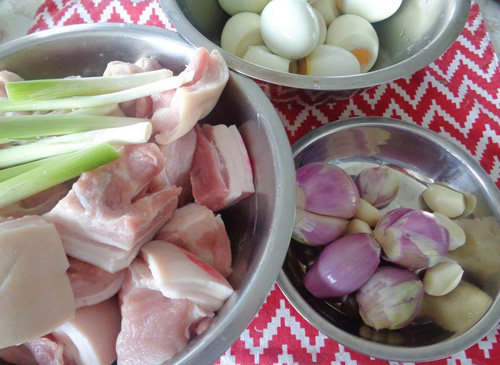 Nguy&ecirc;n liệu đơn giản trong c&aacute;ch l&agrave;m thịt kho t&agrave;u bổ dưỡng