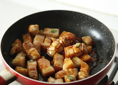Với c&aacute;c bước thực hiện đơn giản l&agrave; c&oacute; ngay m&oacute;n thịt kho cho bữa cơm gia đ&igrave;nh