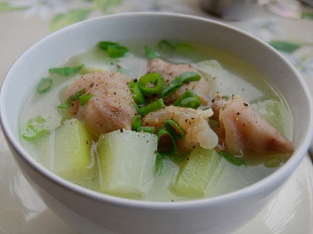 C&aacute;ch nấu ch&acirc;n gi&ograve; hầm đu đủ xanh bổ dưỡng, tốt cho phụ nữ đang cho con b&uacute;