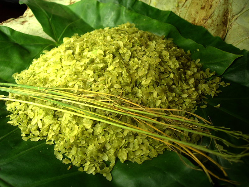 Cốm l&agrave; nguy&ecirc;n liệu quan trọng trong c&aacute;ch nấu ch&egrave; cốm sữa dừa đậu xanh