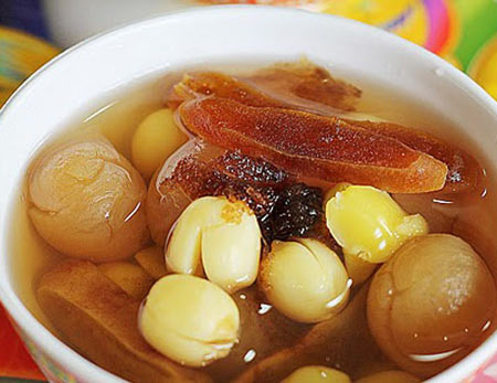 C&aacute;c nấu ch&egrave; hạt sen thơm ngon với c&aacute;c nguy&ecirc;n liệu đơn giản cho cả gia đ&igrave;nh ng&agrave;y h&egrave;