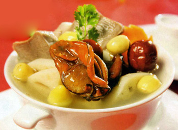 C&aacute;ch nấu lưỡi heo hầm hạt sen thơm ngon, bổ dưỡng