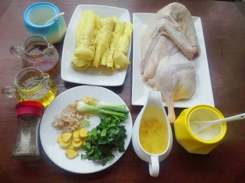 C&aacute;c nguy&ecirc;n liệu trong c&aacute;ch nấu vịt nấu măng chua chua, gi&ograve;n gi&ograve;n