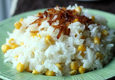 M&oacute;n x&ocirc;i ng&ocirc; thơm ngon, b&eacute;o ngậy vị cốt dừa l&agrave; m&oacute;n ăn s&aacute;ng cho cả nh&agrave;