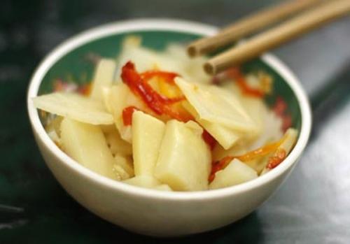 C&aacute;ch ng&acirc;m măng tỏi ớt chua chua, cay cay tuyệt ngon