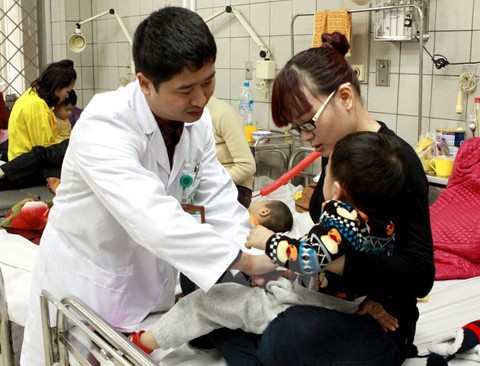 Miền Bắc đang v&agrave;o đợt r&eacute;t kỉ lục n&ecirc;n việc biết c&aacute;ch ph&ograve;ng bệnh cho trẻ l&agrave; điều thiết yếu đối với mỗi bậc cha mẹ