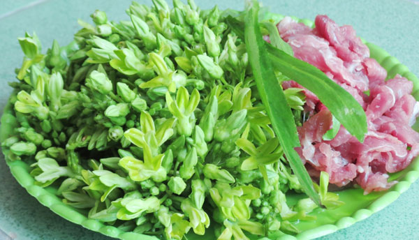 Nguy&ecirc;n liệu ch&iacute;nh trong c&aacute;ch x&agrave;o thịt b&ograve; hoa thi&ecirc;n l&yacute;