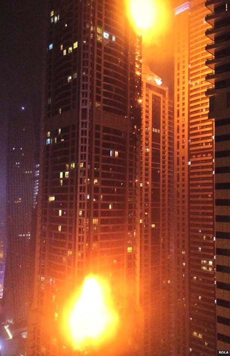 T&ograve;a nh&agrave; chọc trời Torch ở Dubai bốc ch&aacute;y khiến h&agrave;ng trăm người phải sơ t&aacute;n l&agrave; tin tức mới cập nhật 24h h&ocirc;m nay