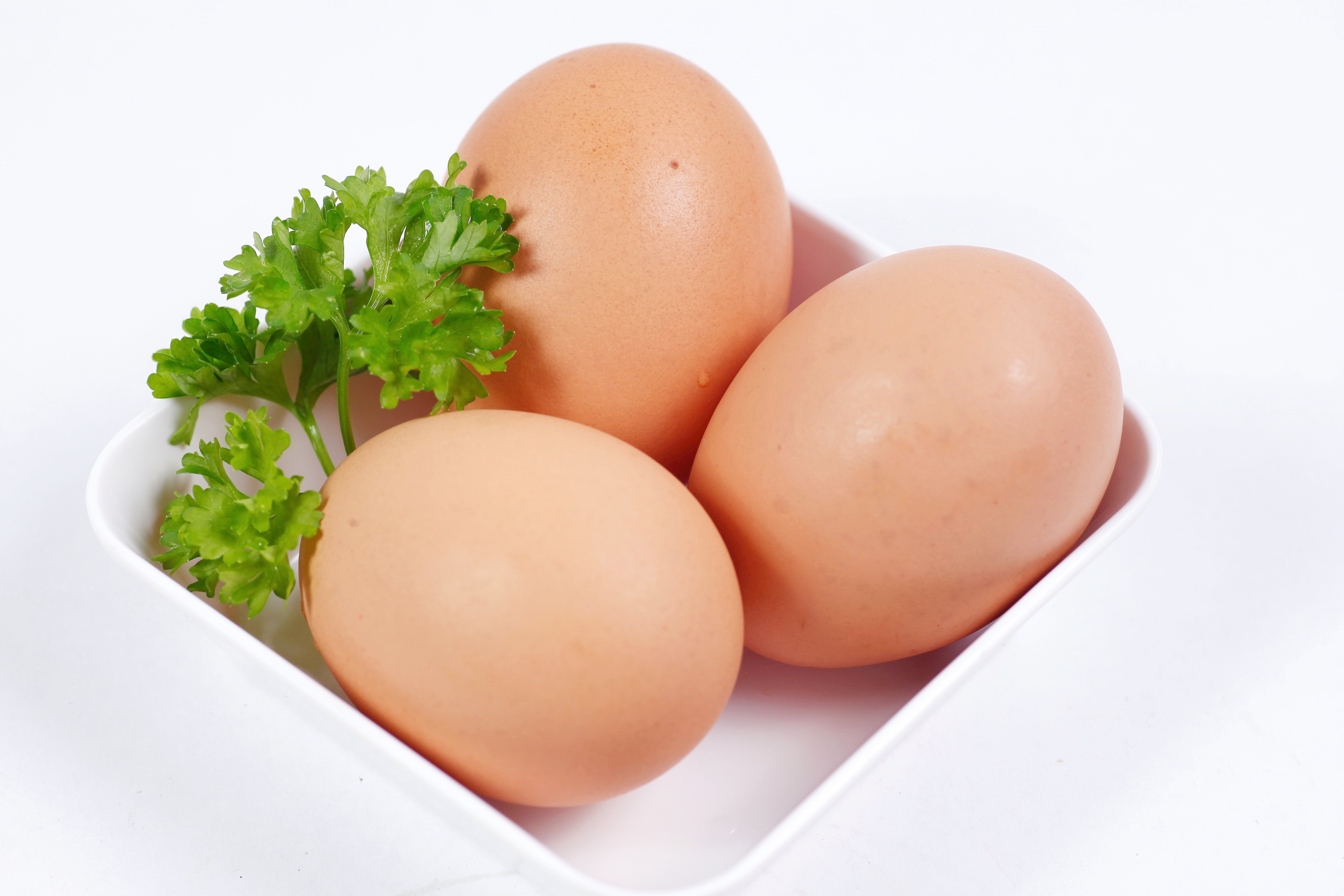 Canxi v&agrave; protein c&oacute; trong trứng g&agrave; c&ugrave;ng chế độ dinh dưỡng ph&ugrave; hợp gi&uacute;p tăng chiều cao cho trẻ