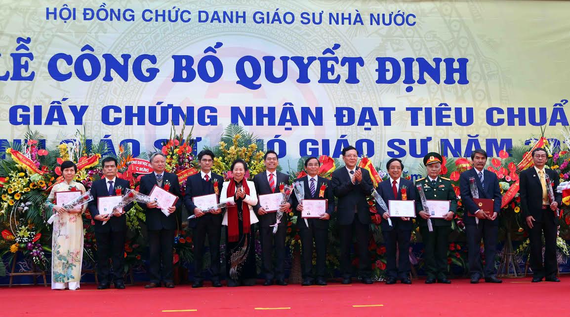 Việt Nam mới chỉ c&oacute; 1,2 gi&aacute;o sư hoặc ph&oacute; gi&aacute;o sư tr&ecirc;n 1 vạn d&acirc;n