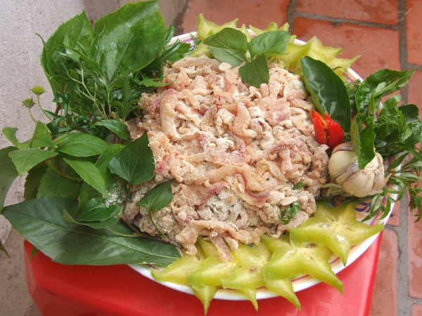 Một trong c&aacute;c m&oacute;n ăn đặc sản Ninh B&igrave;nh thu h&uacute;t thực kh&aacute;ch l&agrave; m&oacute;n gỏi c&aacute; nhệch