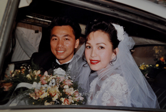Nữ diễn vi&ecirc;n Diễm My đẹp rạng ngời ng&agrave;y l&ecirc;n xe hoa năm 1994