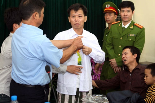Tin tức mới cập nhật 24h ng&agrave;y 13/12: Đề nghị tuy&ecirc;n hủy nghĩa vụ cấp dưỡng của &ocirc;ng Chấn đối với con nạn nh&acirc;n