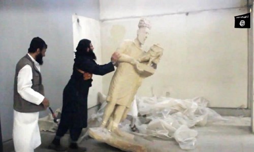Binh l&iacute;nh khủng bố IS ph&aacute; hủy cổ vật trong bảo t&agrave;ng Mosul, Iraq