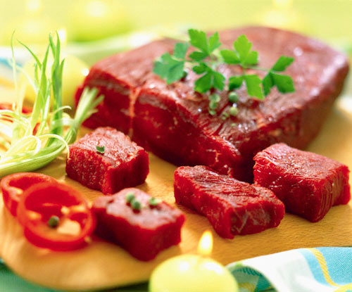 D&ugrave;ng rượu để khử m&ugrave;i h&ocirc;i cho thịt b&ograve; rất hiệu quả