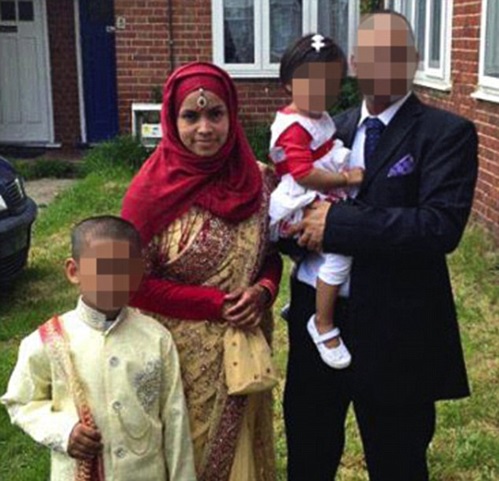 Rehana Begum Islam c&ugrave;ng chồng v&agrave; 2 con 