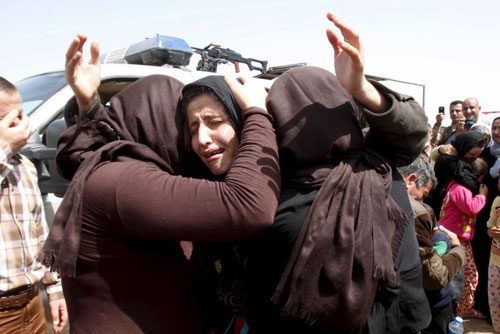 Những người Yazidi nghẹn ng&agrave;o khi được trở về nh&agrave; sau một thời gian bị IS giam giữ