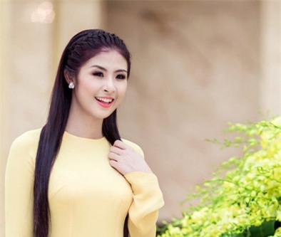 Kiểu t&oacute;c tết m&aacute;i kết hợp c&ugrave;ng t&agrave; &aacute;o d&agrave;i mang lại n&eacute;t trẻ trung, nữ t&iacute;nh cho ph&aacute;i đẹp