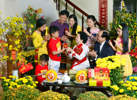 Phong tục ngày Tết, phong tục lì xì là một nét văn hóa truyền thống của người Việt Phong tục ngày Tết, phong tục lì xì là một nét văn hóa truyền thống của người Việt