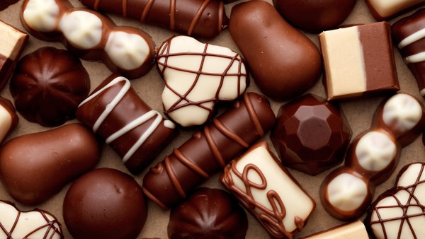 Một trong những lợi &iacute;ch của socola l&agrave; gi&uacute;p hỗ trợ l&agrave;m giảm huyết &aacute;p