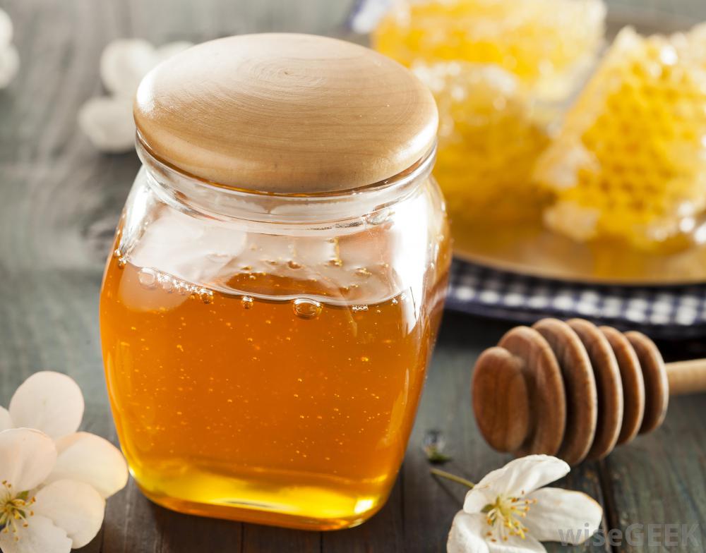 Bảo quản mật ong trong những chiếc lọ thủy tinh đậy k&iacute;n nắp