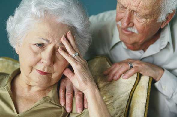 Bệnh mất tr&iacute; nhớ c&oacute; thể l&acirc;y nhiễm qua đường m&aacute;u