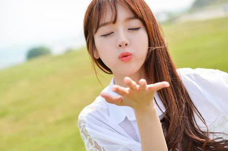 N&acirc;u mật ong, n&acirc;u &aacute;nh đồng cũng được rất nhiều bạn g&aacute;i lựa chọn trong h&egrave; n&agrave;y