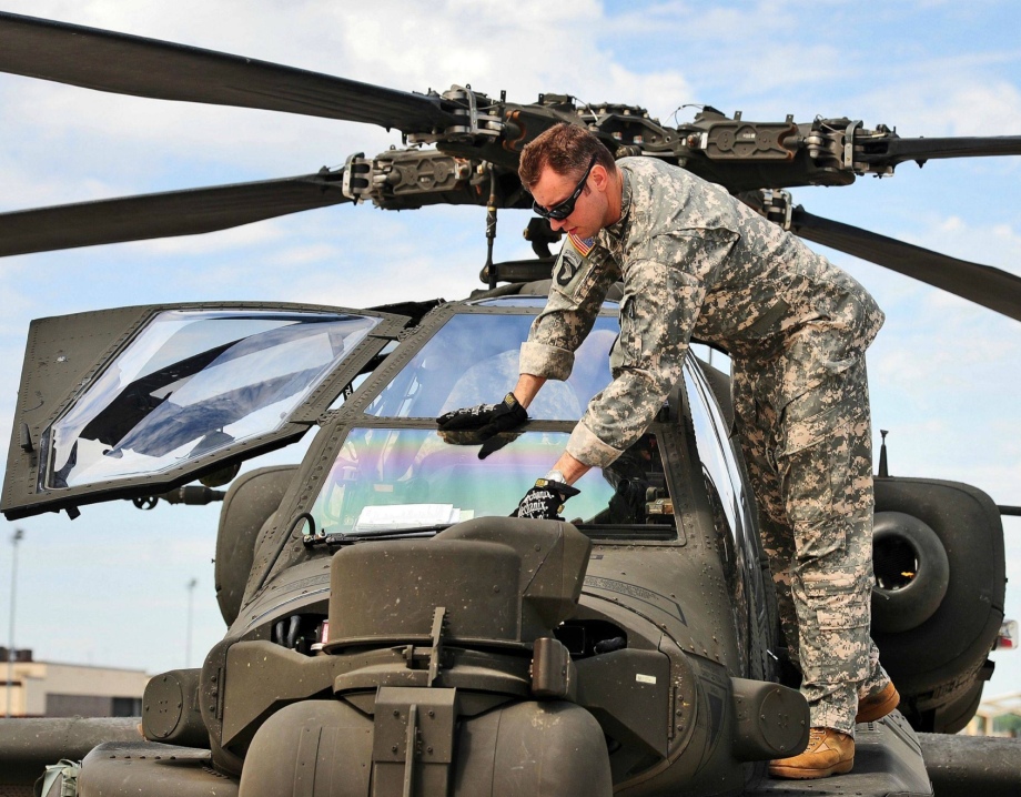 M&aacute;y bay trực thăng tấn c&ocirc;ng AH-64D Apache của Lục qu&acirc;n Mỹ.