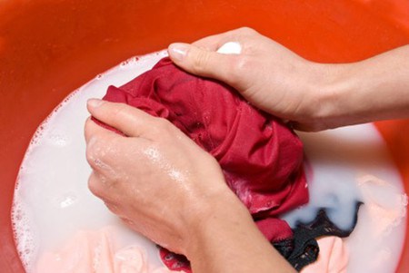 Mẹo vặt gia đ&igrave;nh gi&uacute;p quần &aacute;o len lu&ocirc;n mới