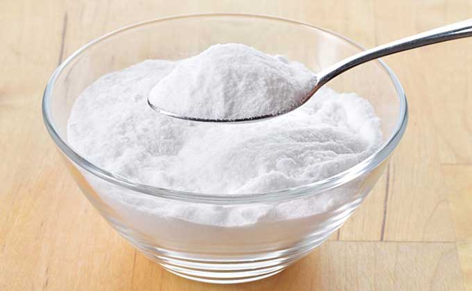 Baking soda cũng c&oacute; t&aacute;c dụng l&agrave;m sạch quần &aacute;o hiệu quả