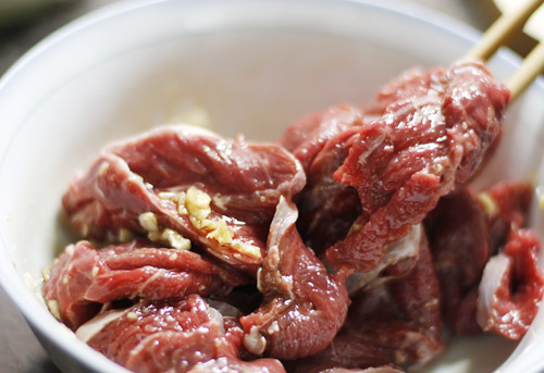 Những mẹo vặt nấu ăn hay trong c&aacute;ch tẩm ướp gia vị cho c&aacute;c loại thịt