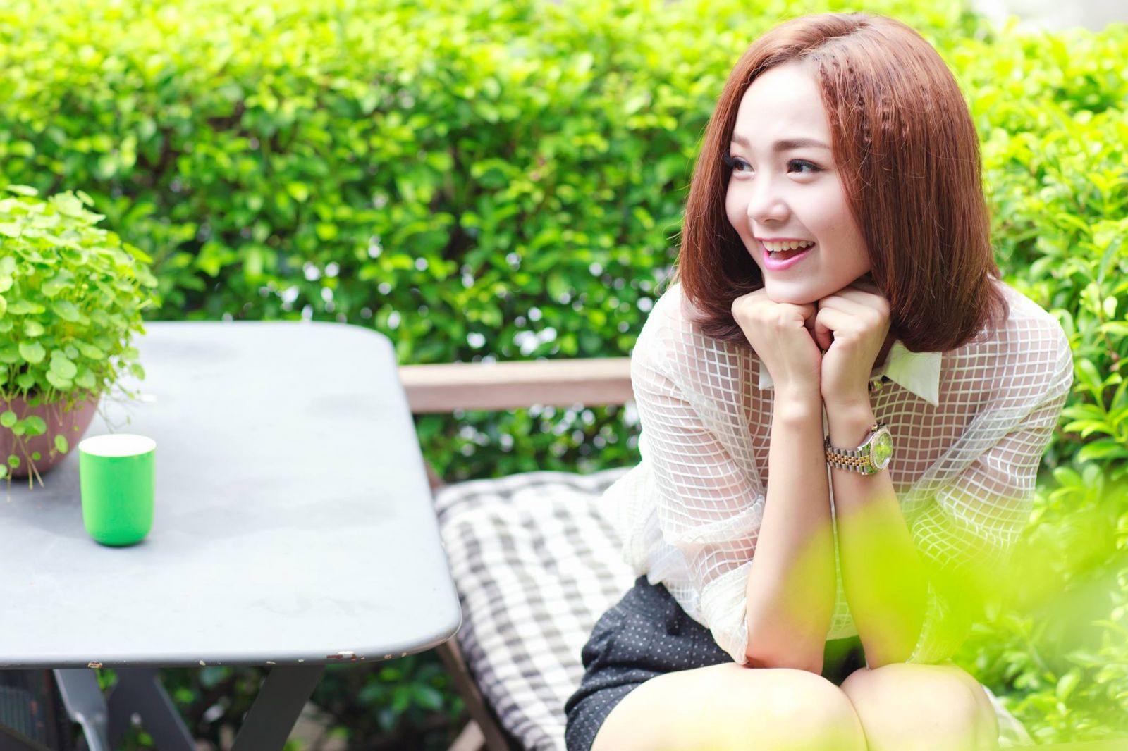 Minh Hằng năng động, trẻ trung với kiểu t&oacute;c bob ngắn ph&ugrave; hợp với khu&ocirc;n mặt