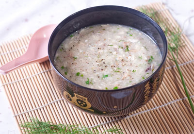 Những m&oacute;n ăn dinh dưỡng tốt cho b&eacute; bị c&ograve;i xương phải kể đến m&oacute;n bột ch&acirc;n cua 