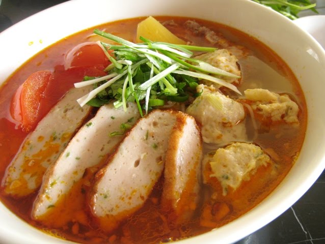 B&uacute;n chả c&aacute; thơm phức, ngon ngọt l&agrave; m&oacute;n ăn ngon ở Nha Trang