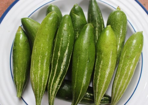 Nguy&ecirc;n liệu l&agrave;m m&oacute;n mướp Nhật nhồi thịt đơn giản, dễ t&igrave;m