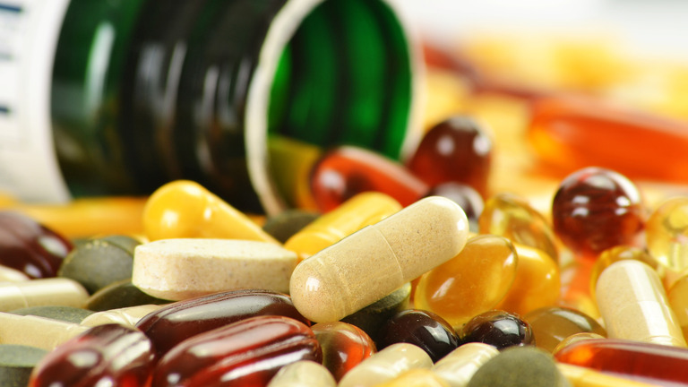 Tăng nguy cơ mắc ung thư v&agrave; bệnh tim khi d&ugrave;ng qu&aacute; nhiều vitamin v&agrave; c&aacute;c chất bổ sung