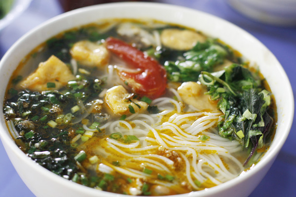 B&uacute;n ốc ng&otilde; Nh&agrave; Chung cũng l&agrave; qu&aacute;n b&uacute;n ngon thu h&uacute;t nhiều thực kh&aacute;ch