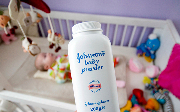 Vụ kiện phấn r&ocirc;m Johnson & Johnson g&acirc;y tử vong cho một phụ nữ ở Mỹ