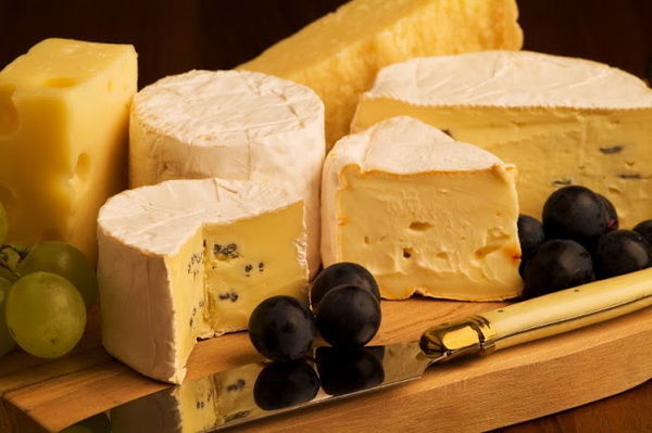 Ph&ocirc; mai b&ograve; sữa Saint Nectaire của Ph&aacute;p bị thu hồi v&igrave; nghi nhiễm vi khuẩn g&acirc;y ngộ độc Listeria monocytogenes