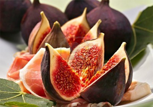 Ăn nhiều quả sung c&oacute; thể g&acirc;y đầy bụng, kh&oacute; ti&ecirc;u