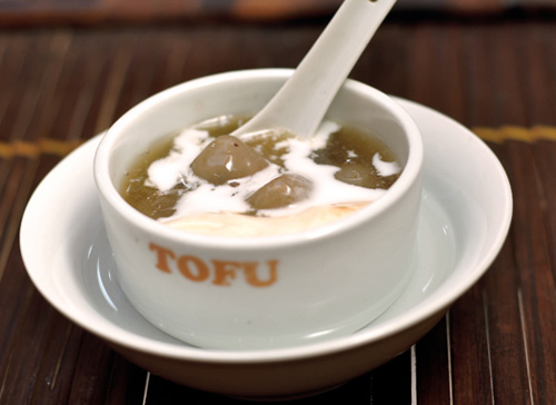 Gh&eacute; qua qu&aacute;n t&agrave;o phớ Tofu để thưởng thức đến 20 loại t&agrave;o phớ kh&aacute;c nhau