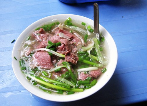Một trong những qu&aacute;n phở ngon ở H&agrave; Nội phải kể đến phở B&aacute;t Đ&agrave;n đậm đ&agrave;
