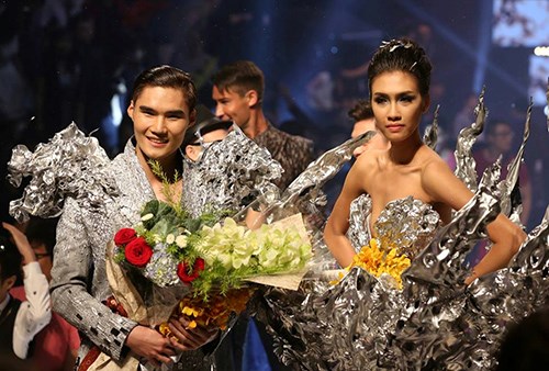 Tin tức mới cập nhật ng&agrave;y 18/1/2015: Quang H&ugrave;ng v&agrave; Nguyễn Oanh trong gi&acirc;y ph&uacute;t đăng quang