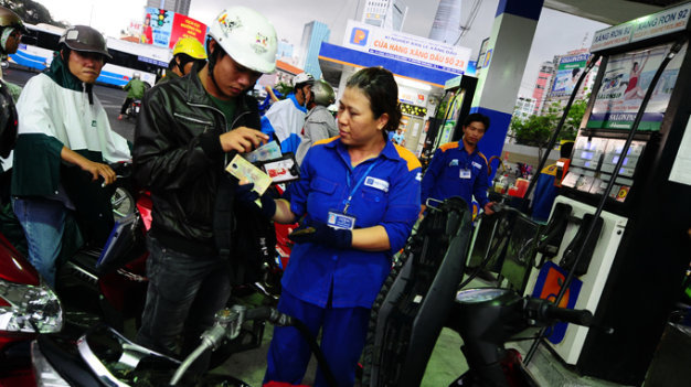 Xăng dầu giảm gi&aacute; mạnh đ&atilde; k&eacute;o nh&oacute;m giao th&ocirc;ng giảm 3,96% v&agrave; chỉ số CPI cũng giảm theo l&agrave; tin tức mới cập nhật 24h ng&agrave;y 24/1/2015
