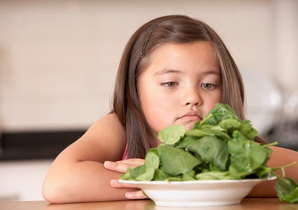 Bổ sung nhiều cải b&oacute; x&ocirc;i trong chế độ ăn l&agrave; một trong những sai lầm khi cho trẻ ăn rau xanh