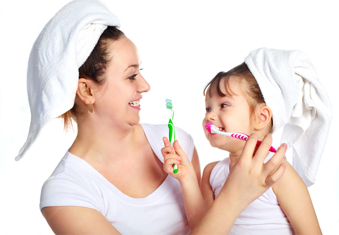 Kh&ocirc;ng n&ecirc;n d&ugrave;ng nước qu&aacute; n&oacute;ng hoặc qu&aacute; lạnh để đ&aacute;nh răng